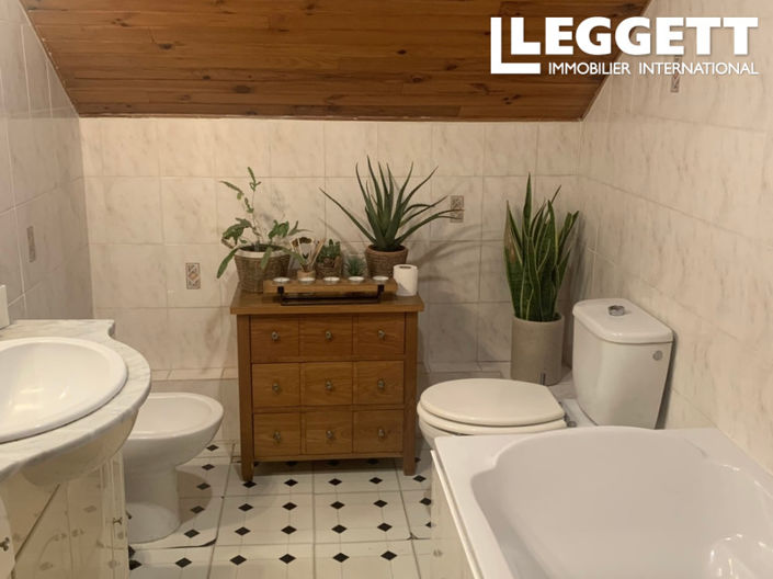 Image No.6-4 Bed House for sale