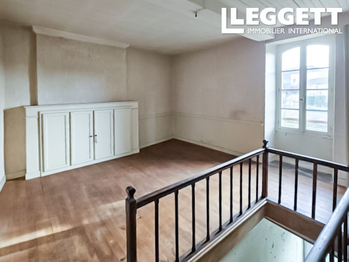 Image No.4-6 Bed House for sale