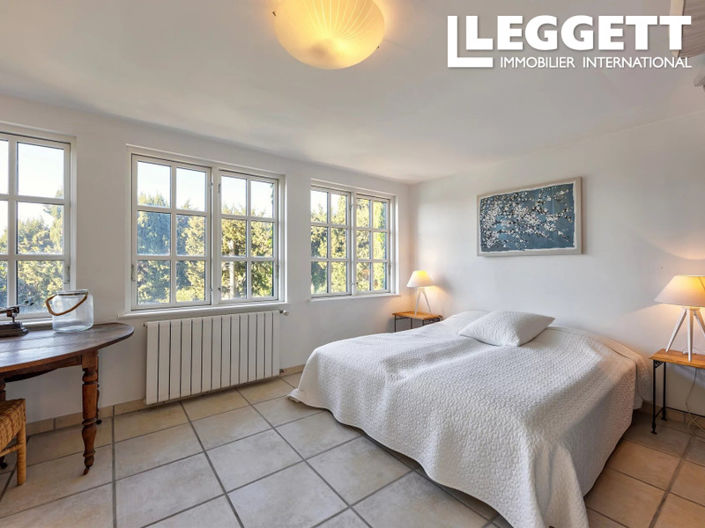 Image No.6-5 Bed House for sale