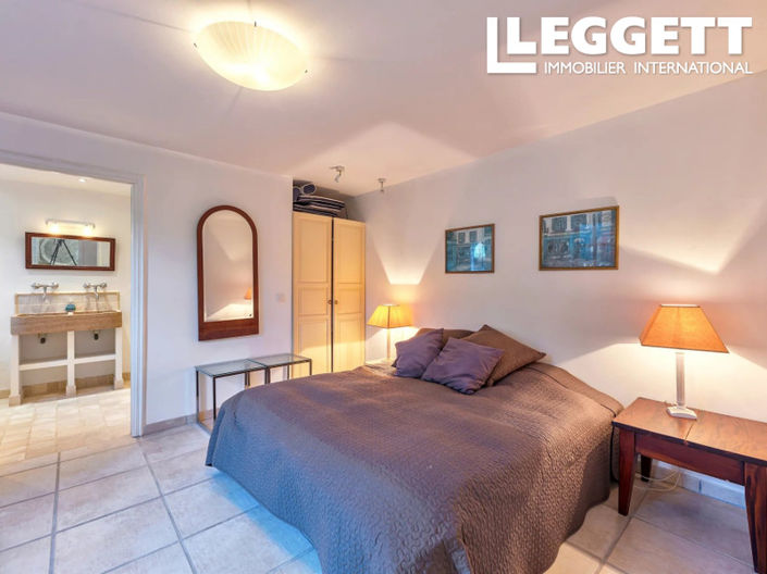 Image No.7-5 Bed House for sale