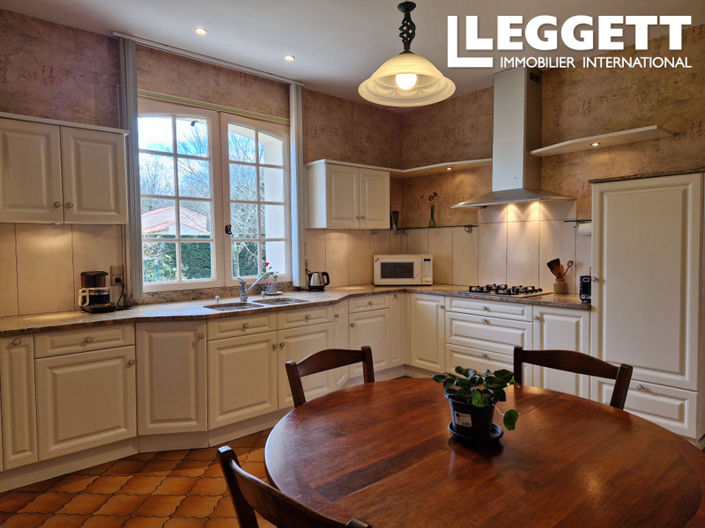 Image No.8-7 Bed House for sale