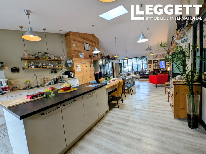 Image No.3-6 Bed House for sale