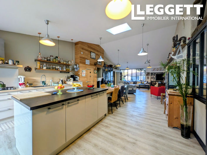 Image No.4-6 Bed House for sale