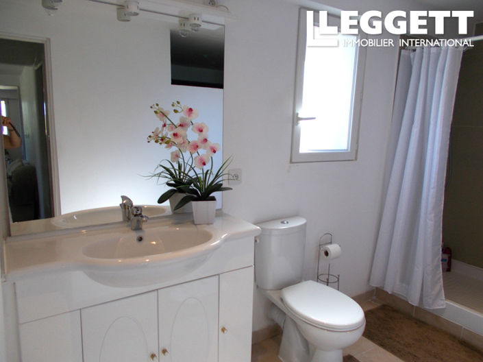 Image No.10-12 Bed House for sale