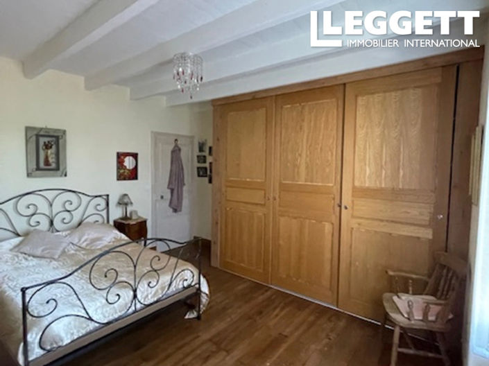 Image No.10-3 Bed House for sale