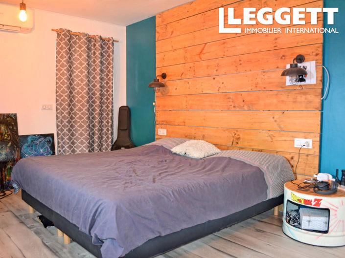 Image No.8-4 Bed House for sale