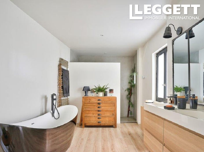 Image No.9-6 Bed House for sale