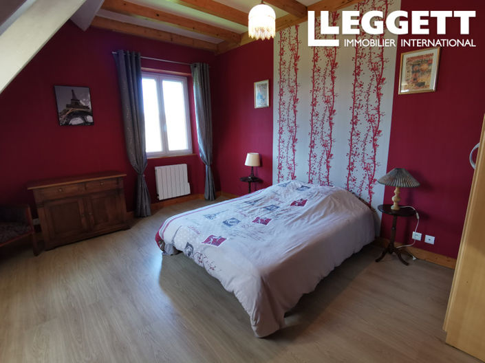 Image No.8-5 Bed House for sale