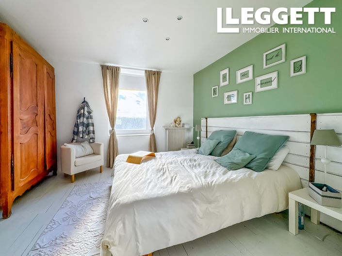 Image No.8-5 Bed House for sale