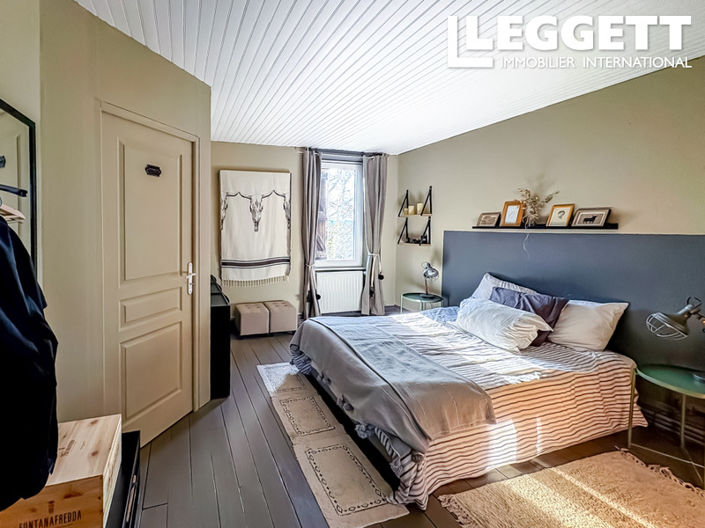 Image No.9-5 Bed House for sale