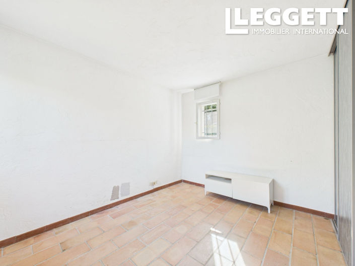 Image No.10-3 Bed House for sale