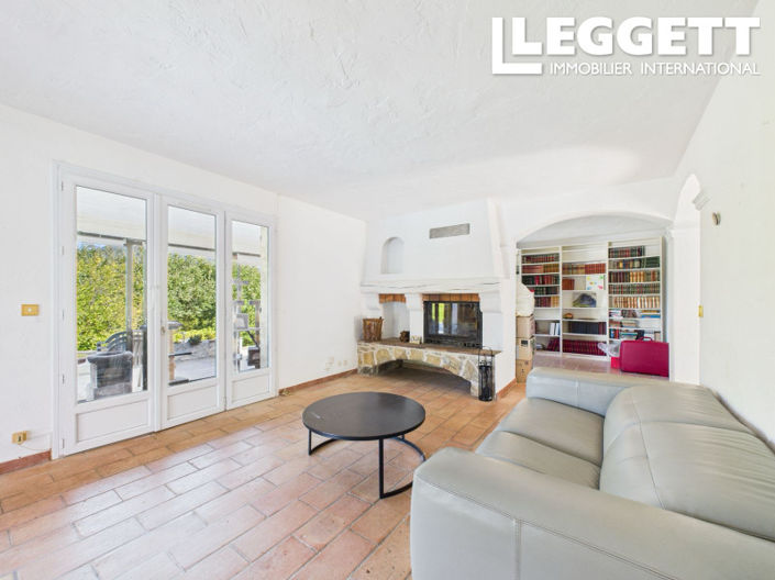 Image No.8-3 Bed House for sale