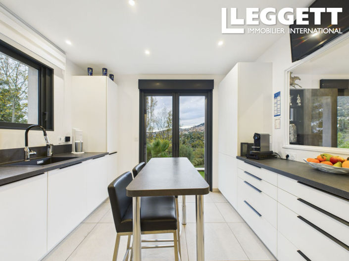 Image No.9-4 Bed House for sale