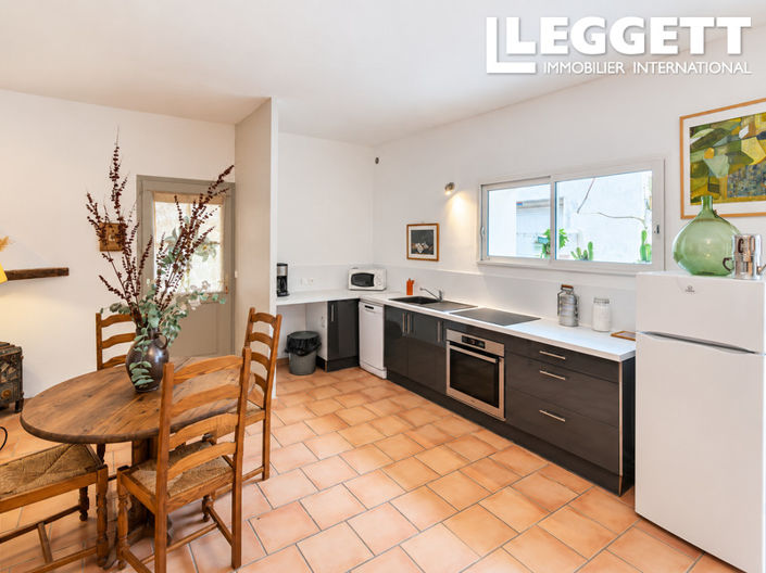 Image No.8-6 Bed House for sale