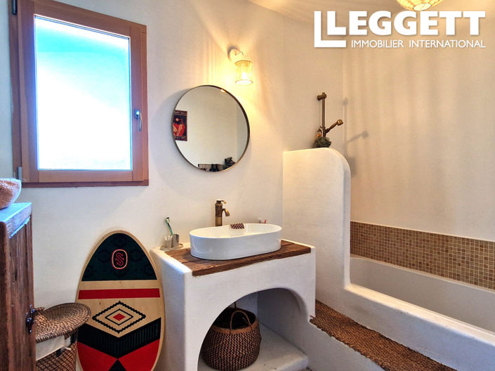 Image No.10-3 Bed House for sale