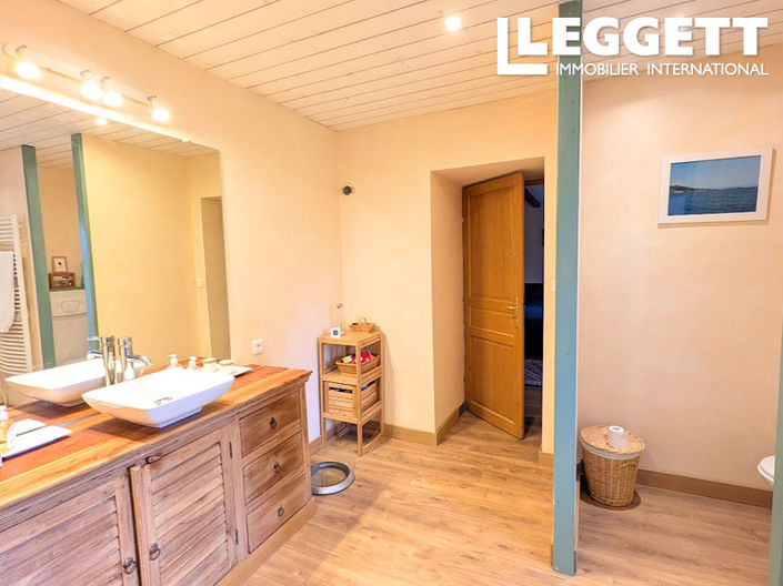 Image No.7-6 Bed House for sale