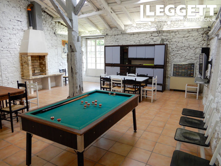 Image No.8-8 Bed House for sale