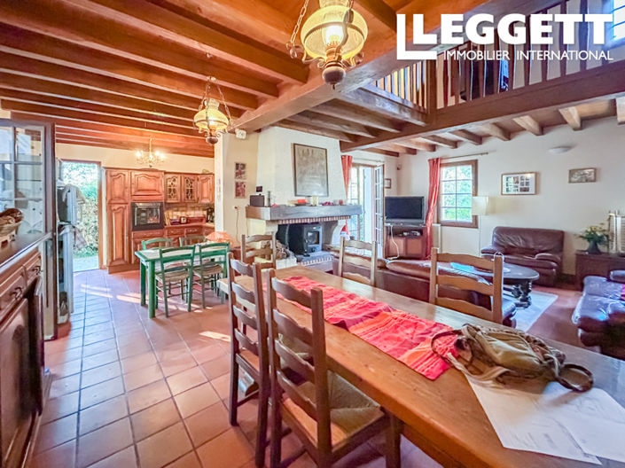 Image No.2-4 Bed House for sale