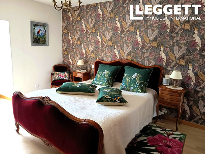 Image No.8-5 Bed House for sale