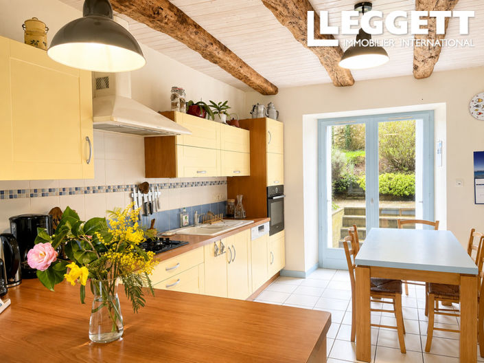 Image No.4-6 Bed House for sale