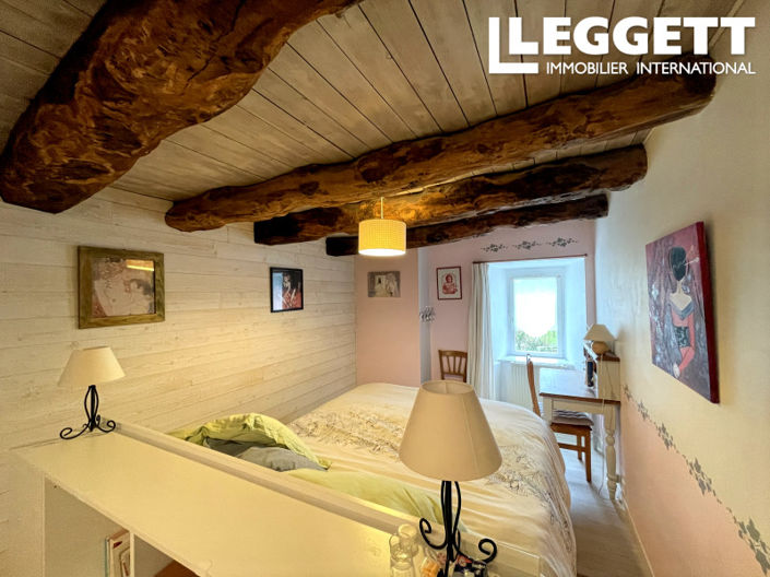 Image No.8-6 Bed House for sale