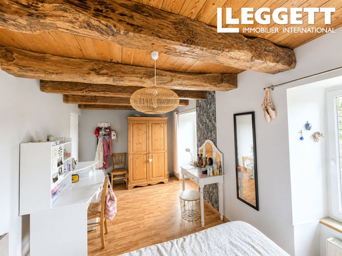 Image No.8-6 Bed House for sale
