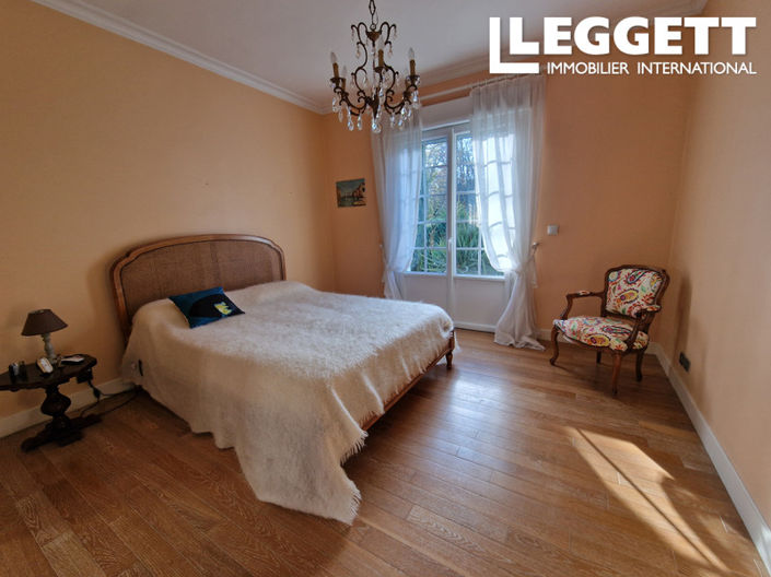 Image No.6-4 Bed House for sale