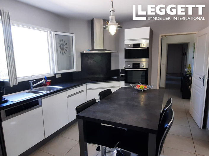 Image No.6-4 Bed House for sale