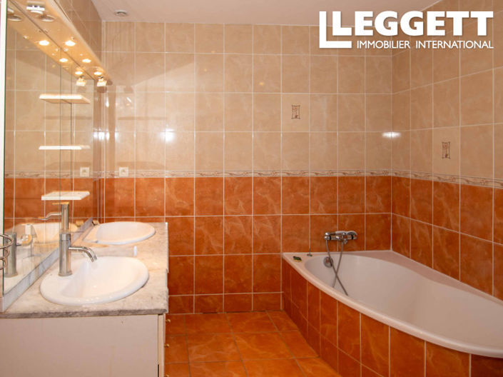 Image No.8-4 Bed House for sale