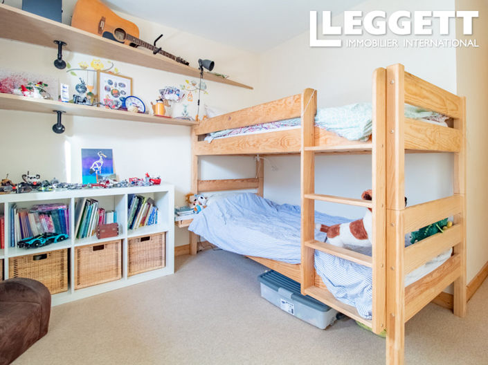 Image No.8-4 Bed House for sale