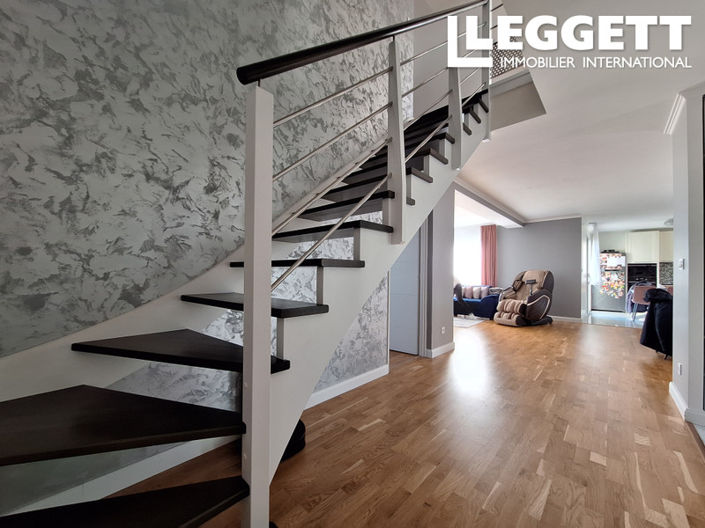 Image No.9-5 Bed House for sale