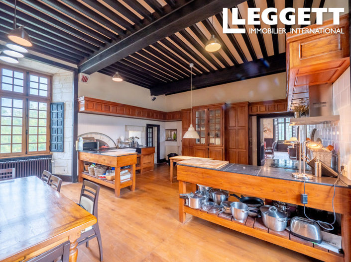 Image No.6-9 Bed Chateaux for sale