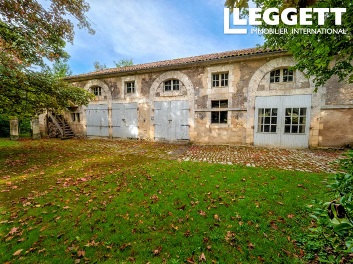 Image No.9-Châteaux de 9 chambres à vendre à Vouzan