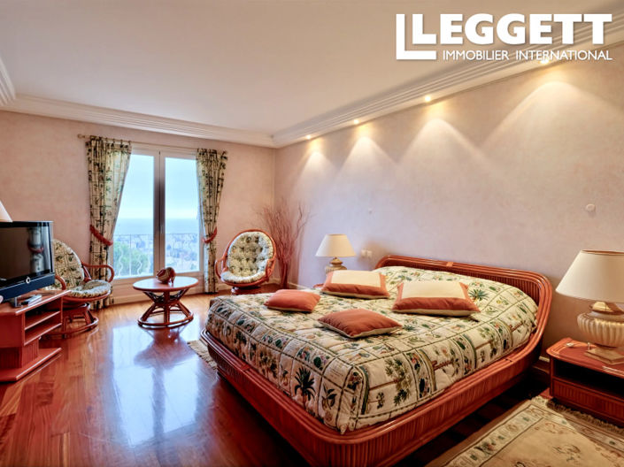 Image No.10-5 Bed House for sale