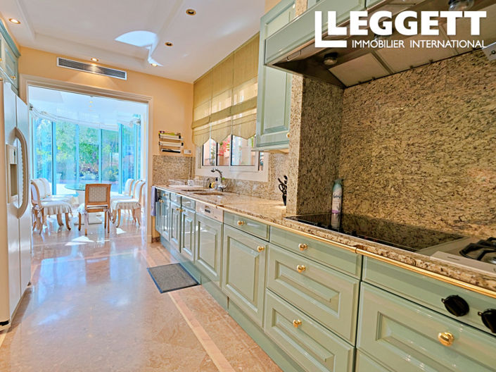 Image No.6-5 Bed House for sale