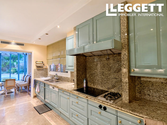 Image No.7-5 Bed House for sale