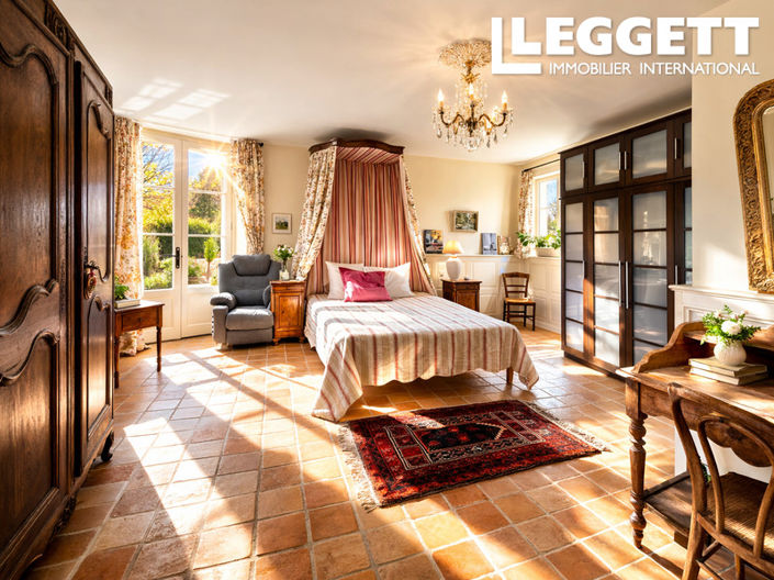 Image No.7-6 Bed House for sale