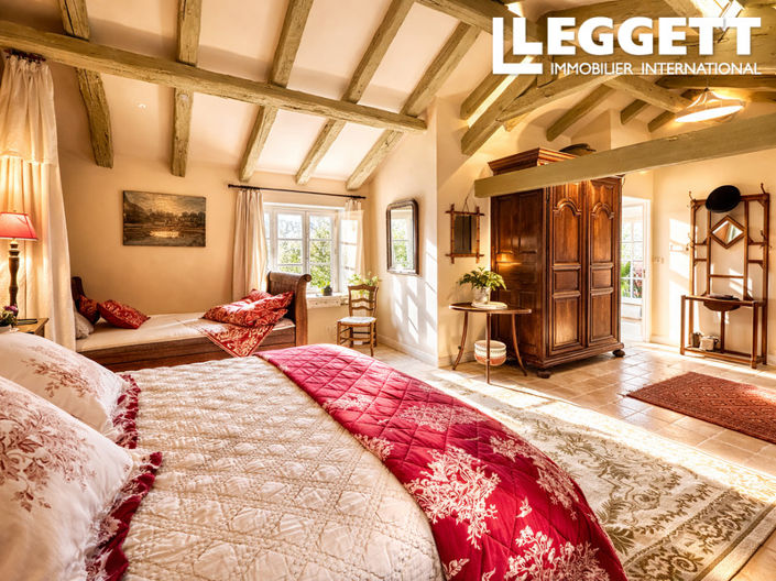 Image No.9-6 Bed House for sale