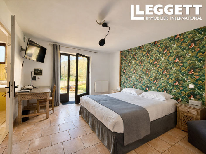 Image No.6-23 Bed Commercial for sale