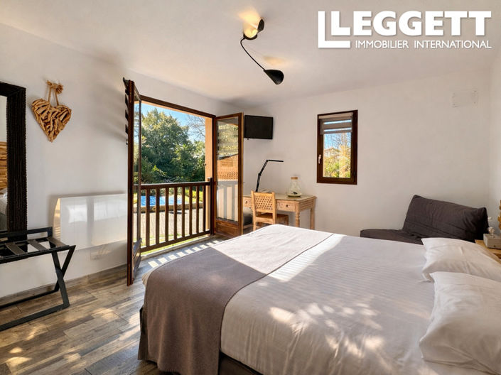 Image No.7-23 Bed Commercial for sale