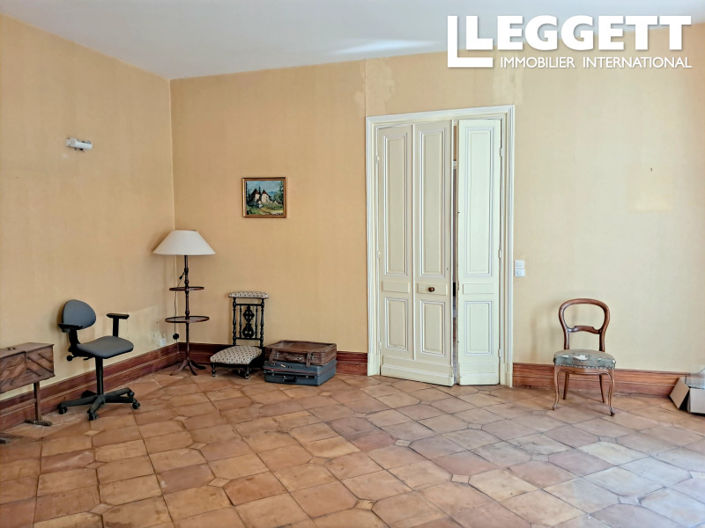 Image No.8-6 Bed House for sale