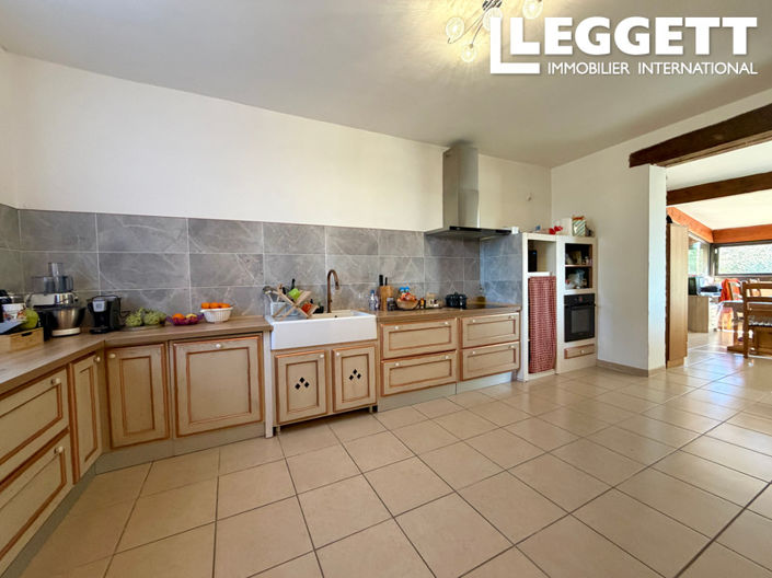 Image No.9-6 Bed House for sale