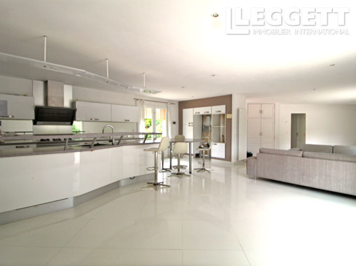 Image No.5-5 Bed House for sale