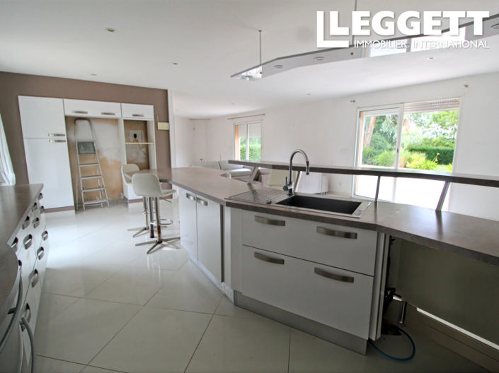 Image No.6-5 Bed House for sale