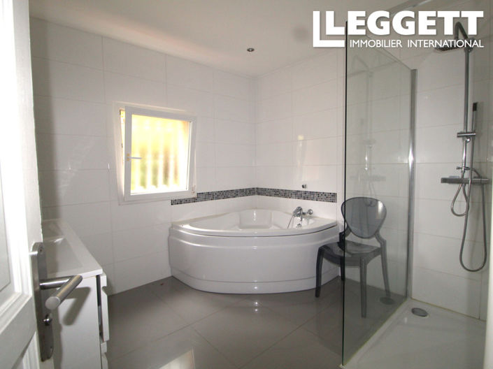 Image No.8-5 Bed House for sale