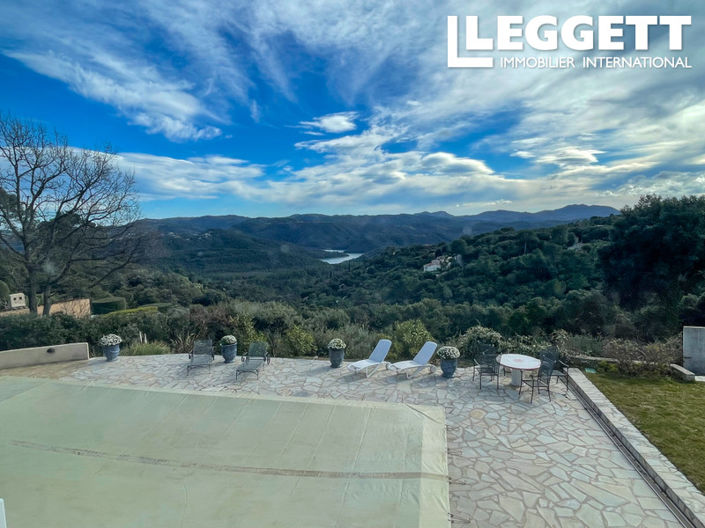 Image No.2-4 Bed House for sale