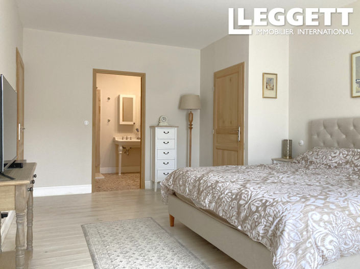 Image No.7-6 Bed House for sale