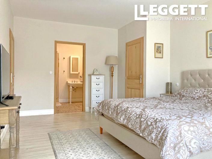 Image No.9-6 Bed House for sale