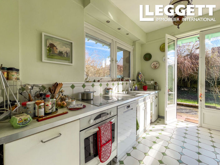 Image No.9-6 Bed House for sale