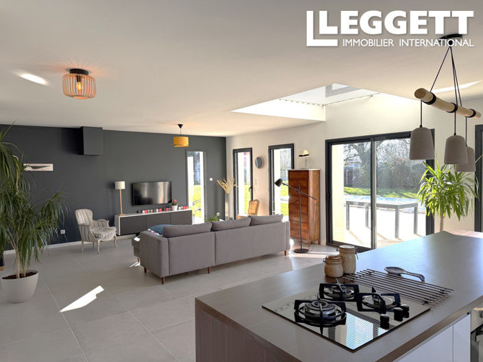 Image No.2-4 Bed House for sale